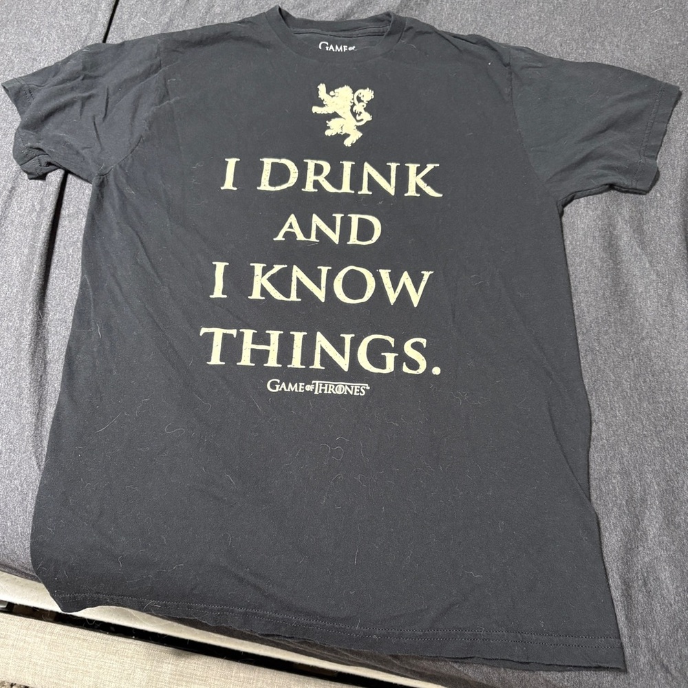 Game of Thrones Black T Shirt - “I drink and know things” - Size L